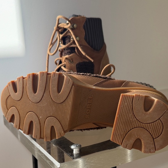Sorel Brown and Tan Winter Boots - Picture 3 of 4